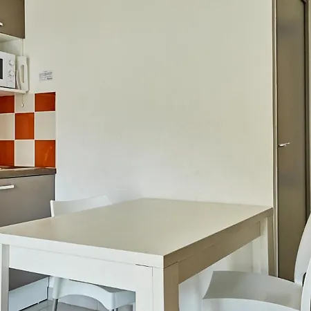 Kompleks wypoczynkowy Vacanceole - Le Domaine De La Corniche - Deauville Sud 3*