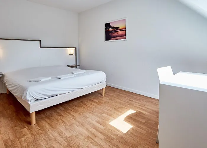 홀리데이파크 Vacanceole - Le Domaine De La Corniche 3*